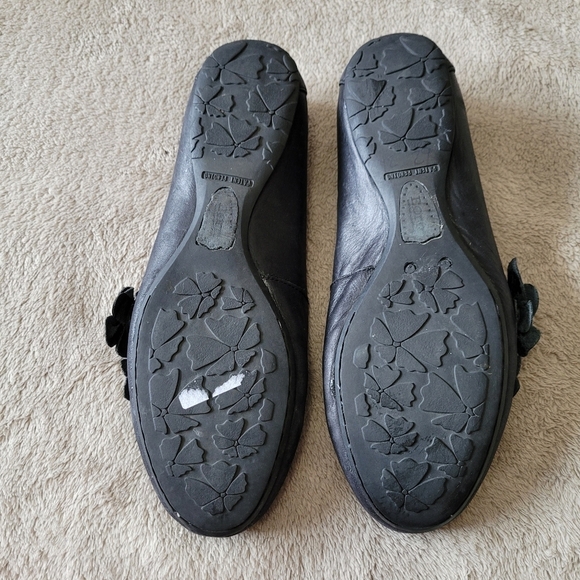 Born black leather flats size 9.5​ - Picture 10 of 13